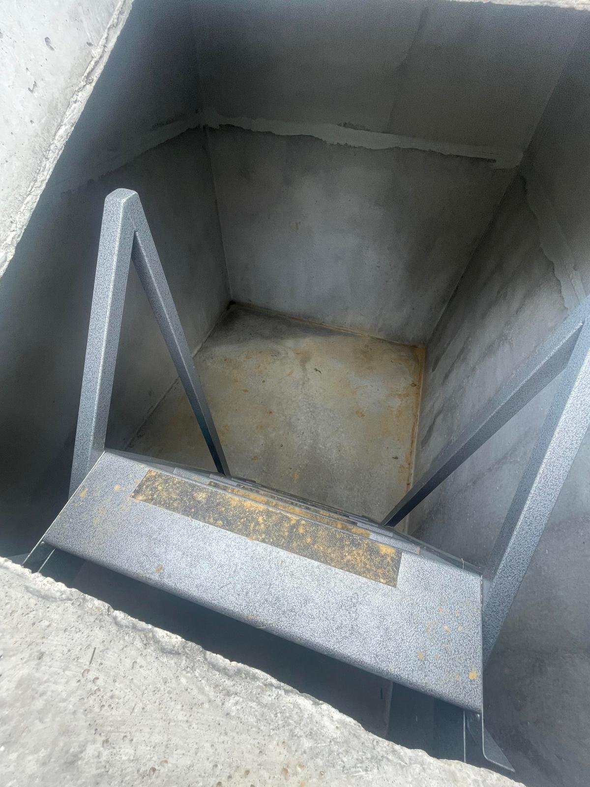 Confined Cleaning and Sealing